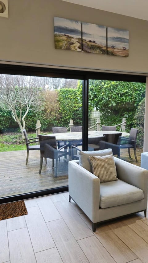 Living room, Garden view