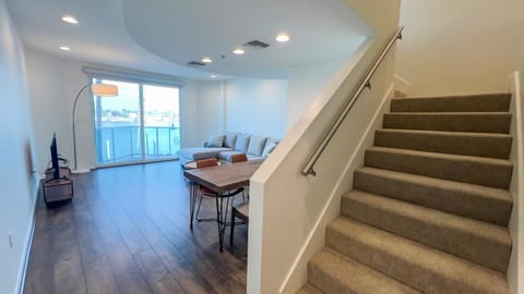 Luxury 2Bedroom with Marina View on MDR Capsule hotel in Marina del Rey