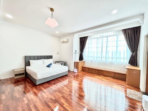 10Pax Spacious Semi-D&Nearby City Centre House in Sarawak, Malaysia