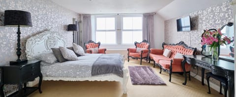 Bed, Photo of the whole room, Seating area, Bedroom