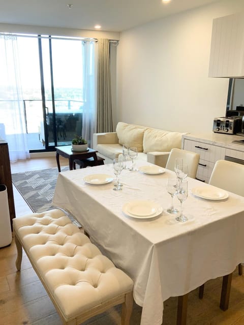 Modern Twin King Ensuites M-city Clayton 3168 Free Parking, Smart TV, Fast Wifi Apartment in City of Monash