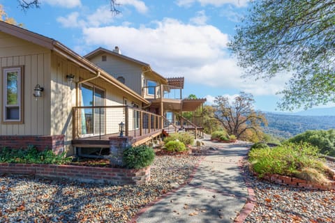 Property building, Day, Natural landscape, Mountain view