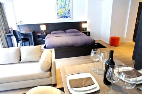 Bed, Living room, Photo of the whole room, Dining area, Bedroom