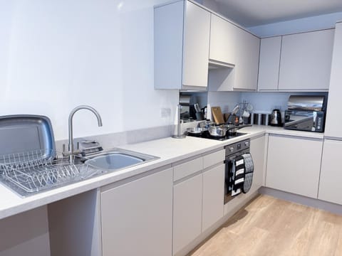 The Old Bank Apartments - FREE Parking & WIFI - Contractor Friendly Apartment in Huntingdonshire District