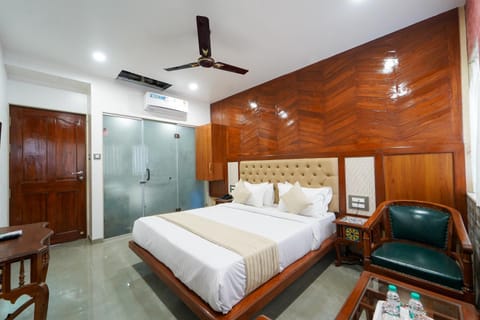 Bed, Photo of the whole room, Bedroom, wardrobe, air conditioner