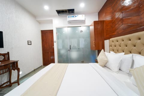 Bedroom, wardrobe, air conditioner