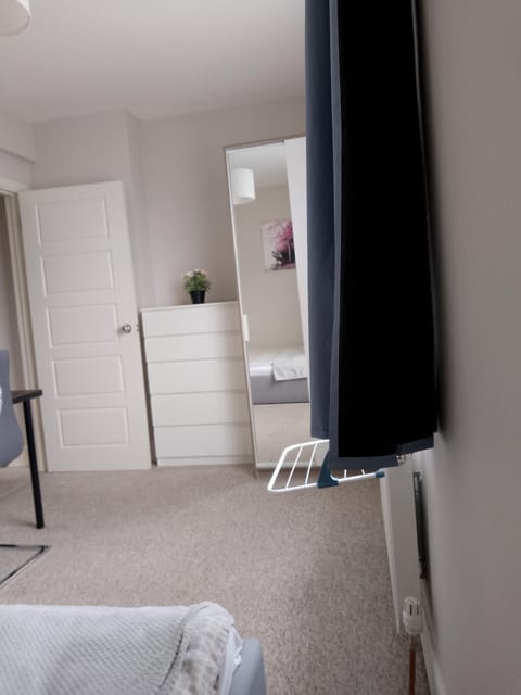 Double or twin room in town centre Vacation rental in East Grinstead