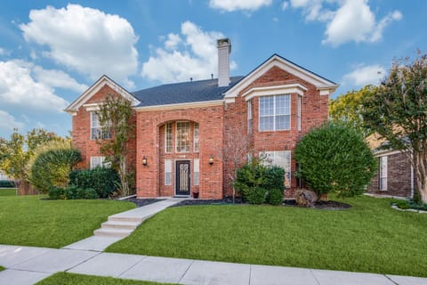 Charming Furnished 4BR Home With Office Close to The Star House in Frisco