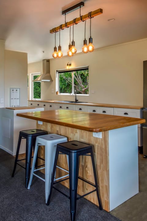 Dining area, kitchen