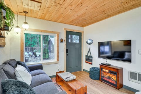 Hike, Ski and Explore Rhododendron Forest Retreat! House in Clackamas County