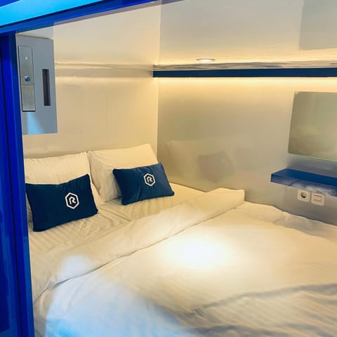 Rosalyne Sleepbox DENPASAR Capsule hotel in Denpasar