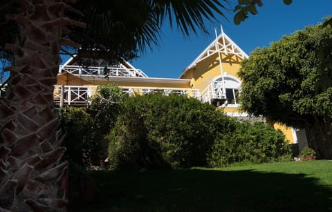 Property building, Facade/entrance, Garden