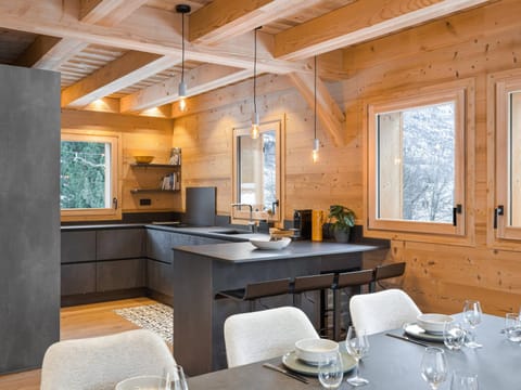 Chalet rénové au cœur des Guibertes – 10 pers., confort & charme - FR-1-808-20 Chalet in La Salle-les-Alpes