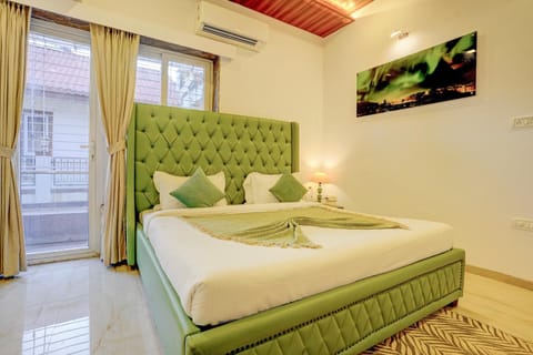 Bed, Photo of the whole room, Seating area, Bedroom, air conditioner