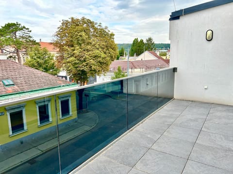 85 m2 Apartment with Balcony & Free Parking Apartment in Vienna