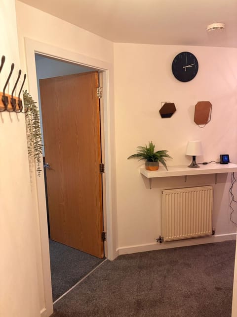 2 bedroom 2 bathroom ground floor apartment in central location Apartment in Warrington