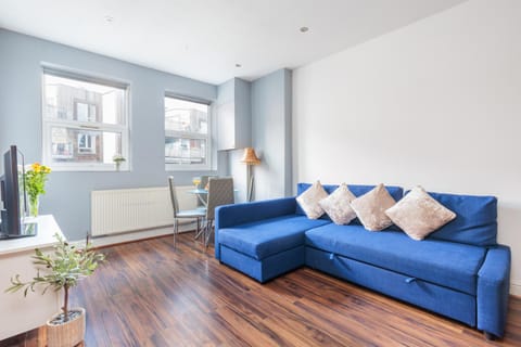 Two Bedroom Apartment At Heart Of Hanwell Apartment in London Borough of Ealing