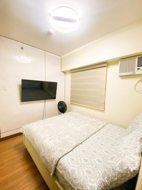 2BR with 3 Views & Secure Parking Near BGC Apartment in Pasig