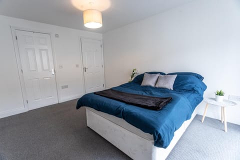 Contractors - Spacious - Long Stays Apartment in Swindon