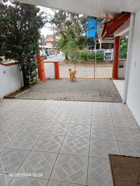 Casa 300 mts da praia 4 quartos com ar condicionado House in São Francisco do Sul