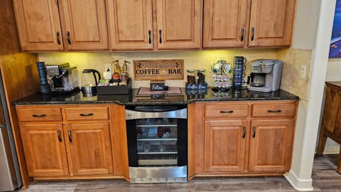 Coffee/tea facilities, Kitchen or kitchenette