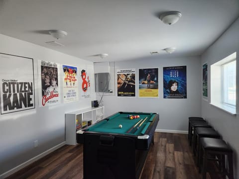 Billiard, Game Room