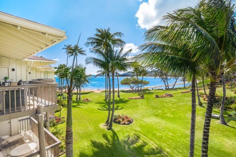 "Bay Watch" at Lae Nani 335- 2 Bedroom Ocean View Condo with AC House in Wailua