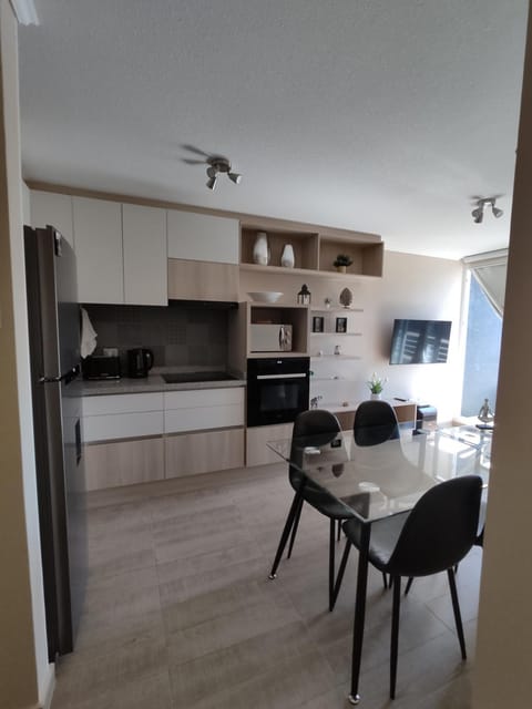 Kitchen or kitchenette, Dining area, oven