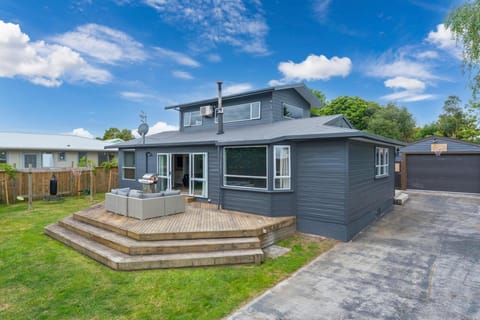 Property building, Spring, Day, Garden, Garden view