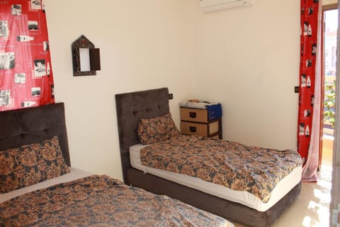 Bed, Photo of the whole room, Bedroom, air conditioner