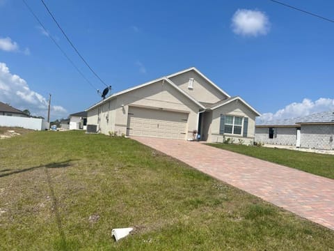 Property building, Day, Neighbourhood, Street view