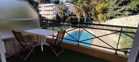 Property building, Balcony/Terrace, Garden view, Mountain view, Pool view, Swimming pool, Meals, Breakfast, sunbed