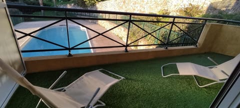 View (from property/room), Balcony/Terrace, Pool view, sunbed