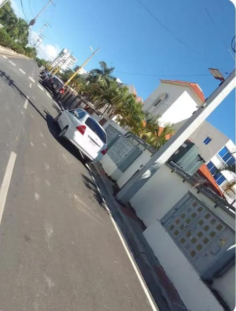 Street view, Location, Parking