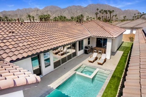 Luxury and comfort throughout Pool Spa Putting Green House in La Quinta