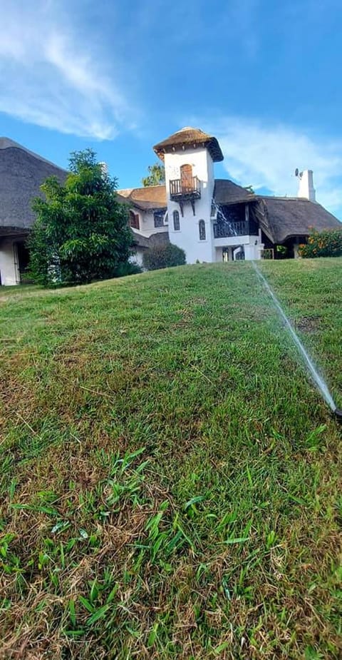 Majestuosa Residencia con piscina Atlantida SUR 7 dorm 4 bath Villa in Canelones Department, Uruguay