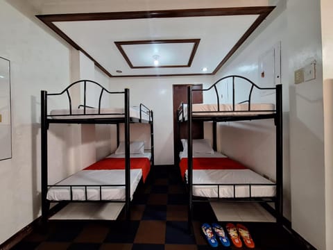 Spacious Studio Apartment Transient House near Abreeza Mall 8Pax Free Parking Bed and Breakfast in Davao City