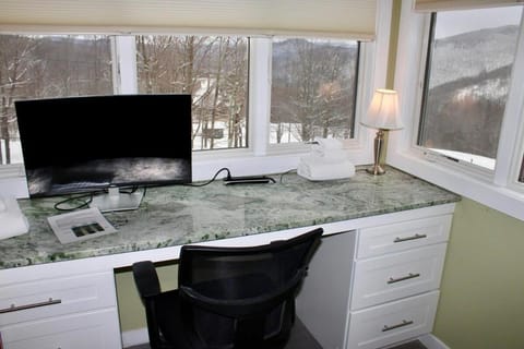 Trailside Village #8 - Slopeside 3BR with Hot Tub and Sauna, Ski In Ski Out with Lift Ticket Deals House in Killington