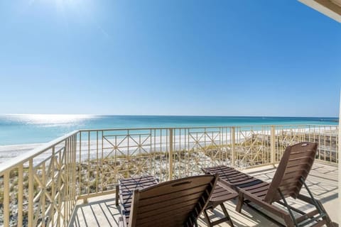 Land Zen Beachfront Pool & Hot tub House in Destin