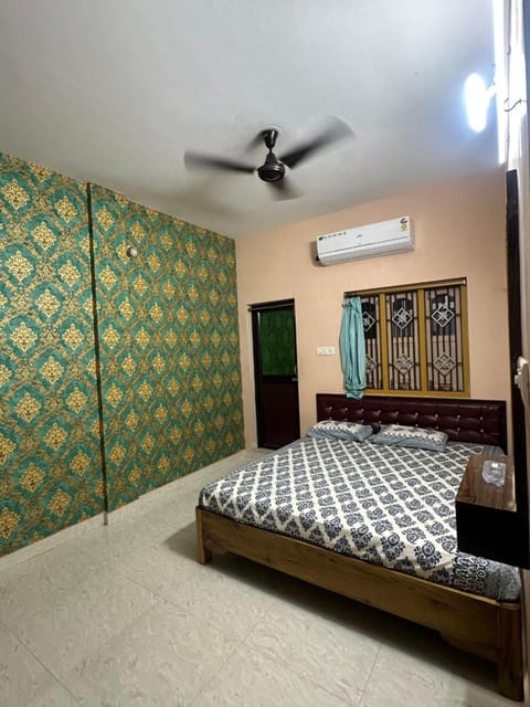 Bed, Photo of the whole room, Bedroom, air conditioner