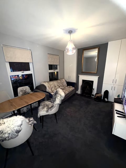 Greater London Getaway Apartment in Enfield