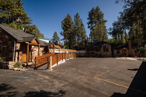 Embers Lodge & Cabins Hotel in Big Bear