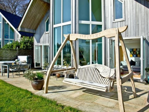 Patio, Day, Garden, Hot Tub