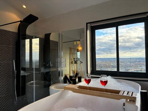 Shower, Bathroom, City view, Bath