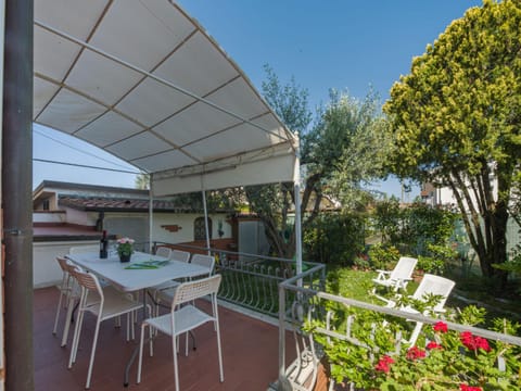 Holiday Home Villino Viola by Interhome House in Pietrasanta