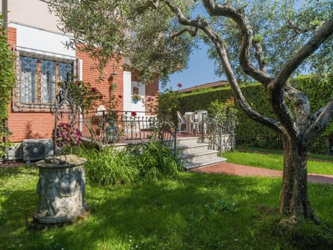 Holiday Home Villino Viola by Interhome House in Pietrasanta
