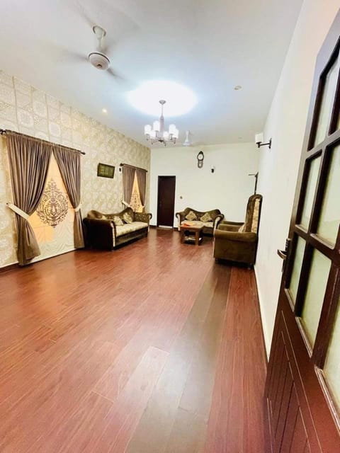 Seaview Guest House Bed and Breakfast in Karachi