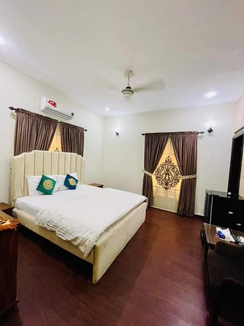 Seaview Guest House Bed and Breakfast in Karachi