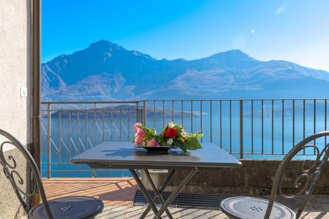 Patio, Day, Natural landscape, View (from property/room), Balcony/Terrace, Dining area, Lake view, Mountain view