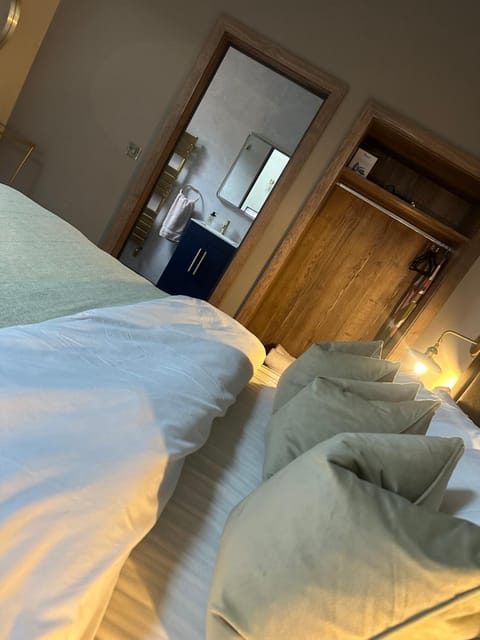 Oak field Cottages Belfast open plan studio stunning & tranquil Apartment in Belfast